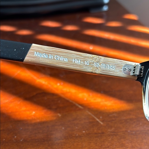 Elegant Black and Bamboo Women's Glasses - Picture 3 of 5